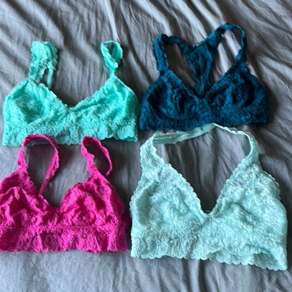 Set of 4 Aerie lace bras, pink teal blue navy size medium no wire